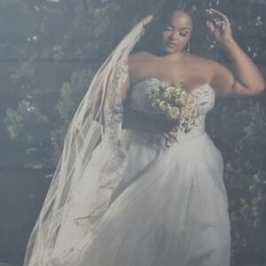 Elegant White Strapless Wedding Dress